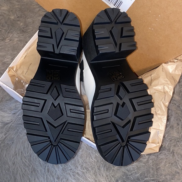 NWT Urban Outfitters Chloe Chelsea white boot - Picture 4 of 9
